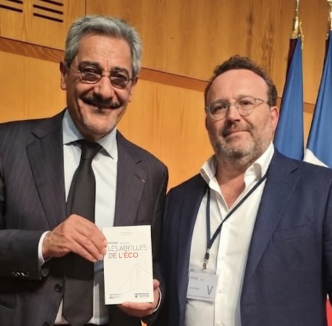 Remise du manifeste Les abeilles de l’éco – Il est grand temps de libérer les énergies des TPE.